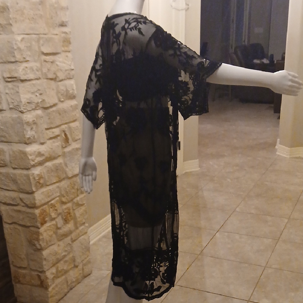 Chic Black Sheer Lace Robe - Picture 3 of 4